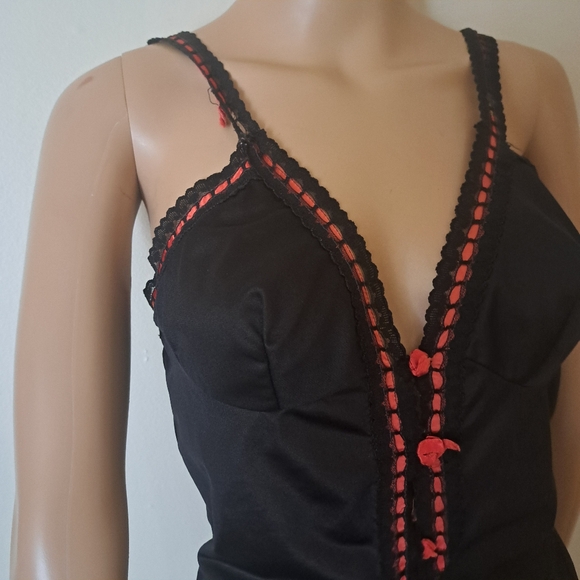 Vtg. 1960's Dupont Nylon Black and Red Rosette Teddy Sm - Picture 4 of 14